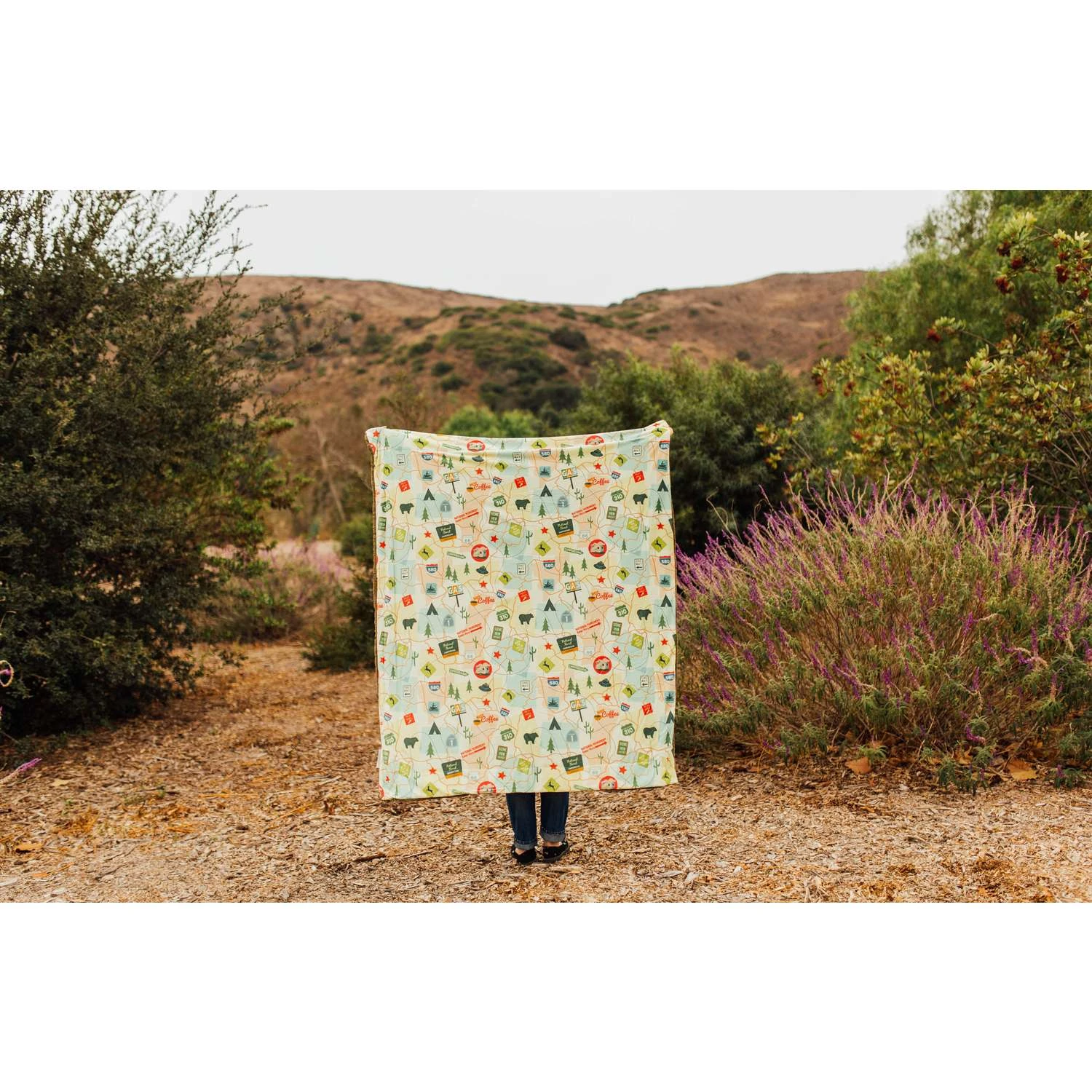 Camp Casual 50 In. W X 60 In. L Brown Polyester Blanket/Throw 5 Camp Casual 50 In. W X 60 In. L Brown Polyester Blanket/Throw - Image 3