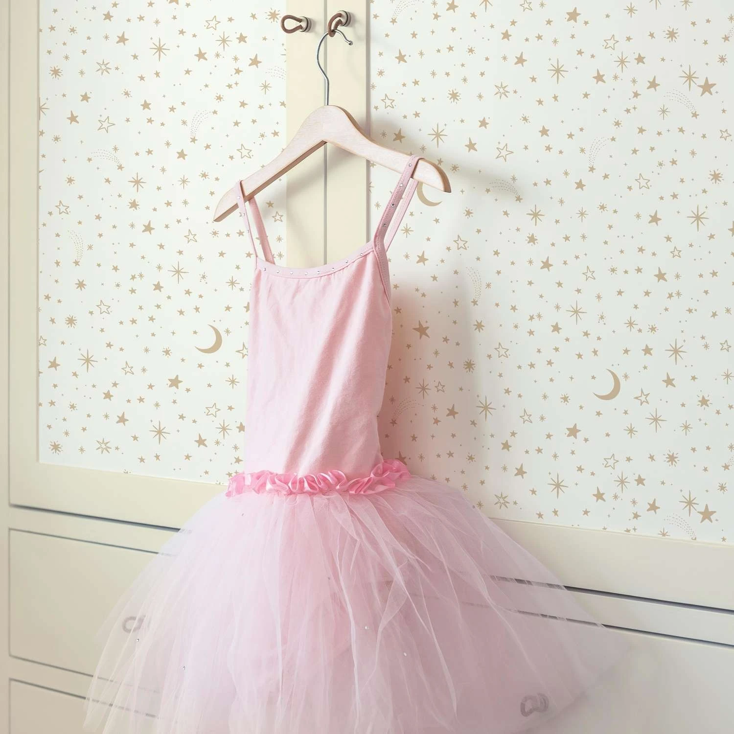 RoomMates 20.5 In. W X 16.5 Ft. L Twinkle Little Star Gold Vinyl Peel And Stick Wallpaper 4 RoomMates 20.5 In. W X 16.5 Ft. L Twinkle Little Star Gold Vinyl Peel And Stick Wallpaper - Image 2